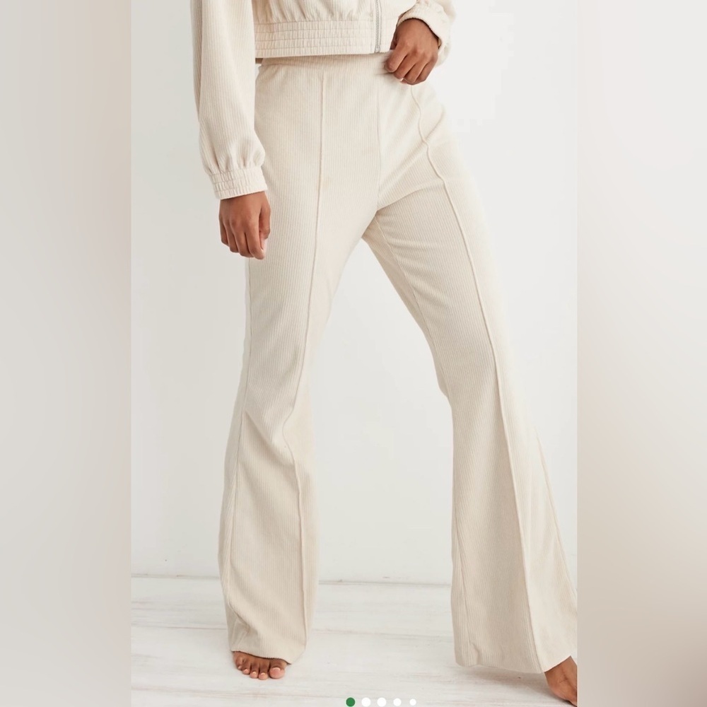 NWT Aerie Groove-On Rib Velour Flare Pant in Soft Oat